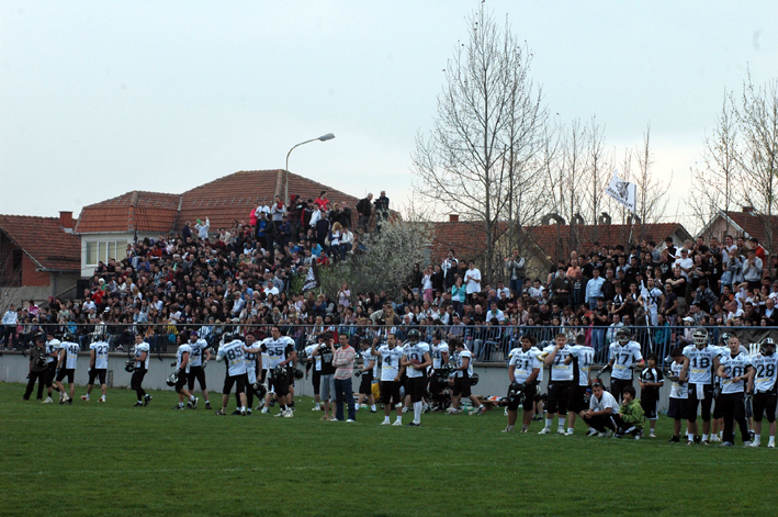 3 prepune tribine na FK Susica