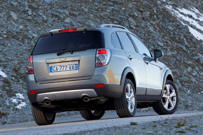 Chevrolet_Captiva_2011_1
