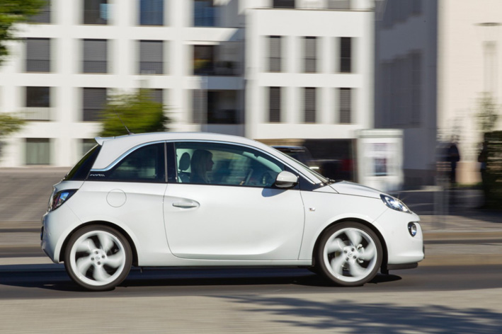 Opel-ADAM-287679-medium