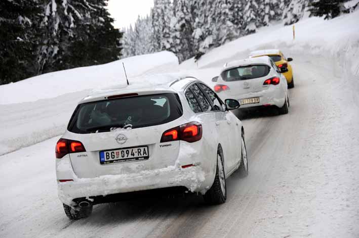 Opel_karavan_na_Kopaoniku