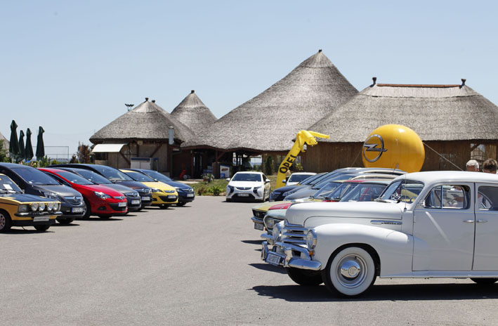 Opelova_proslost_sadasnjost_i_buducnost_-_oldtajmeri,_sadasnja_flota_i_Opel_Ampera