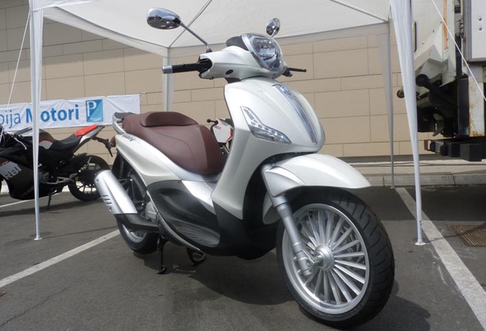 Piaggio_Beverly_125.