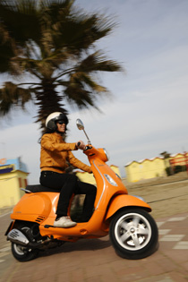 Vespa_LX_125_ie_1