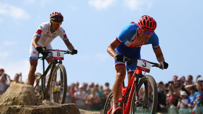 Jaroslav Kulhavy of the Czech Republic leads Marco Aurelio Fontana of Italy