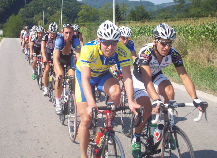 ZOLT I ZEKAVICE NA CELU IZA LEVO JE MILIVOJEVIC