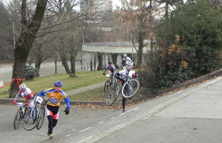 malo trcanje malo voznja ciklo kros