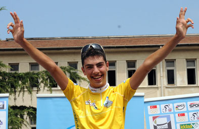 uros_jovanovic_zuta_majca