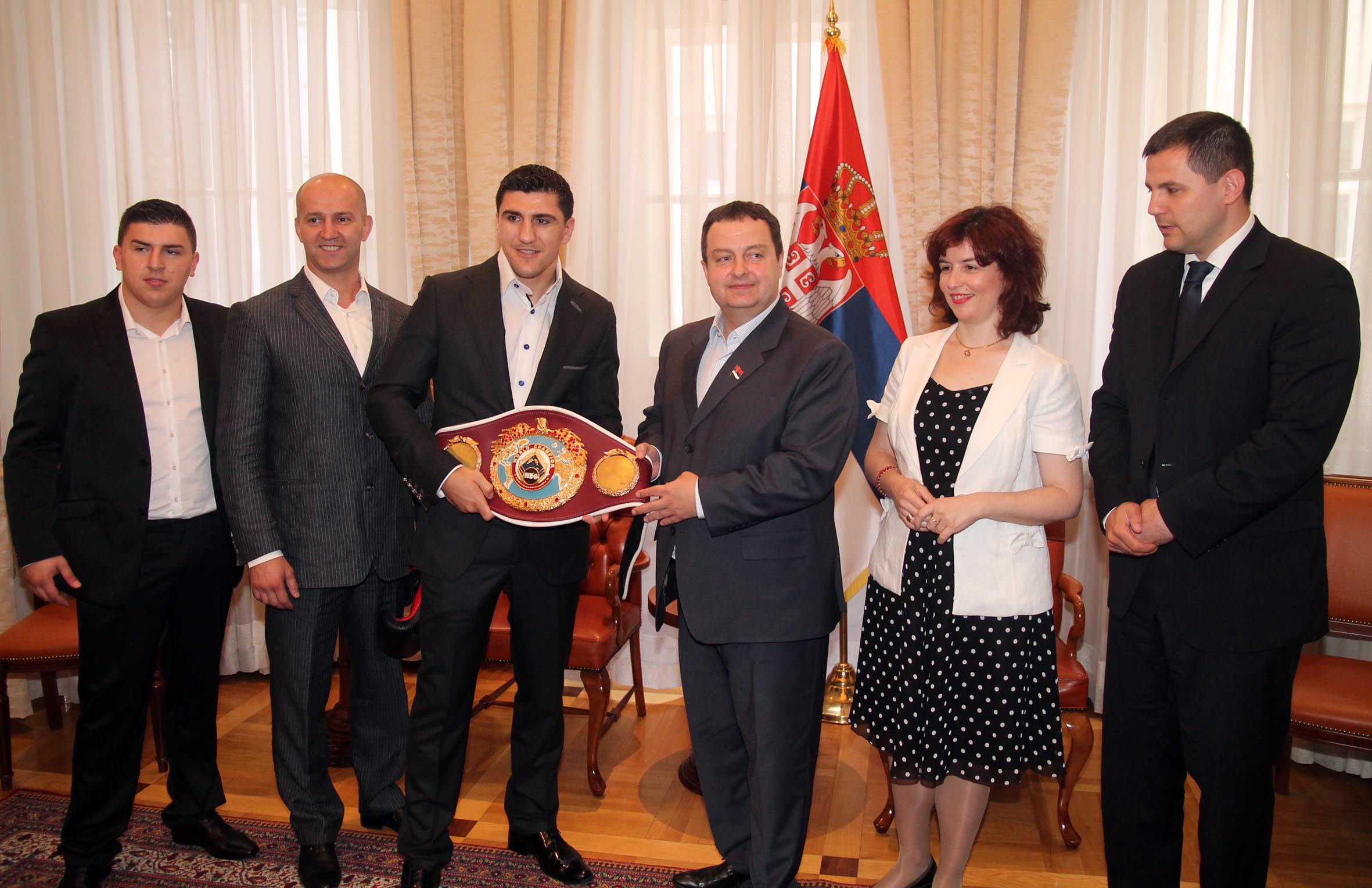 ministarka premijer i huk