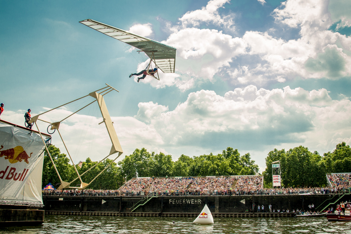 RED BULL FLUGTAG