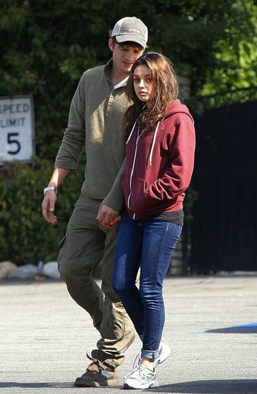 Ashton-Kutcher-Mila-Kunis