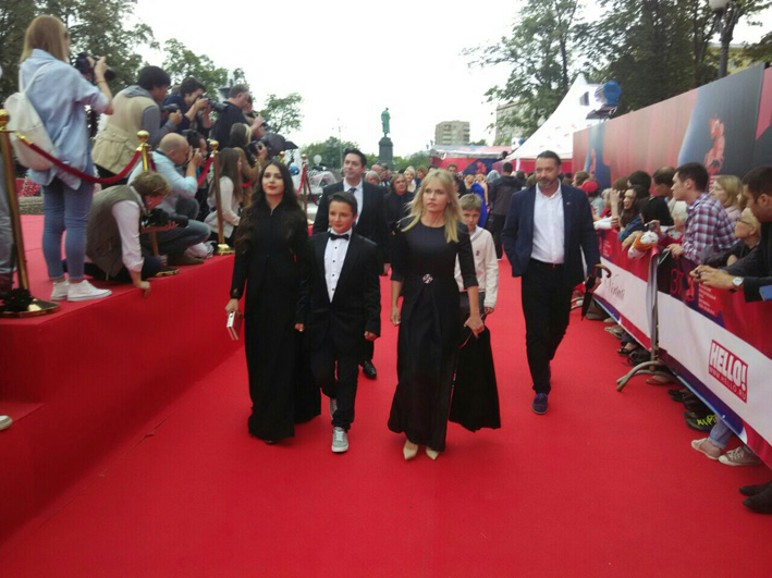 Ekipa filma Enklava na crvenom tepihu 1