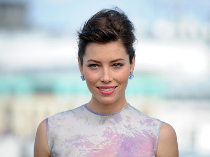 Jessica Biel – Total Recall Photocall in Berlin