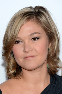 Julia Stiles 2013