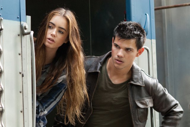 Taylor_Lautner_Lily_Collins_Abduction