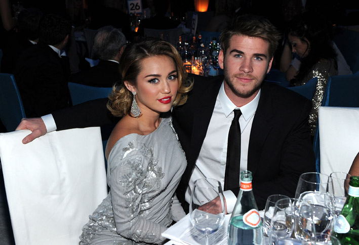 Miley_Cyrus_Liam_Hemsworth_oscar_2012