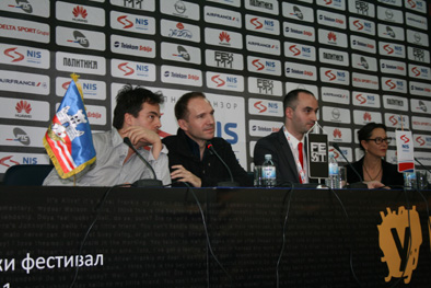 Rejf_Fajns_na_konferenciji_za_stampu_povodom_otvaranja_39._FEST-a