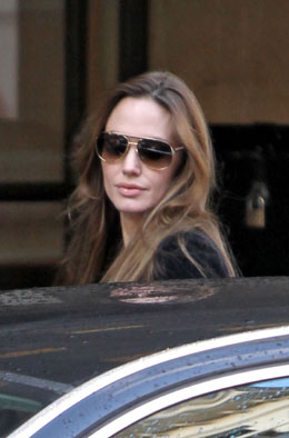 angelina_jolie_avgust_2011