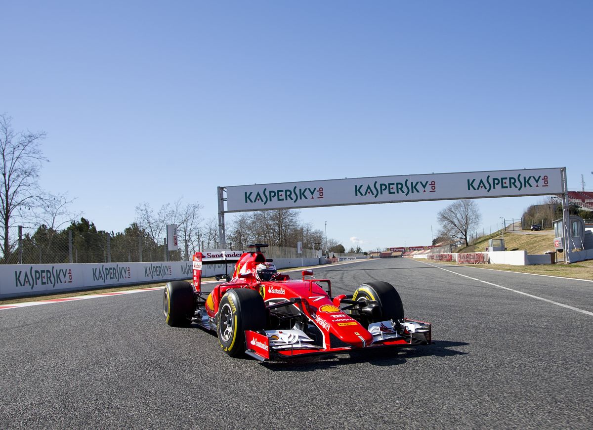 Kimi Raikkonen - SF15-T hr