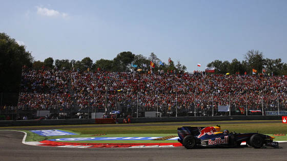 sebastian_vettel_u_bolidu