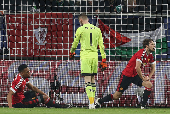 VfL Wolfsburg v Manchester United