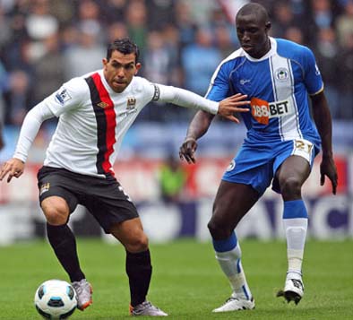 Carlos Tevez Manchester City-Mohamed Diame of Wigan Athletic