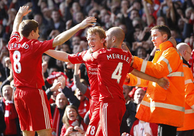 Dirk_Kuyt_celebrates_Steven_Gerrard_and_Raul_Meireles
