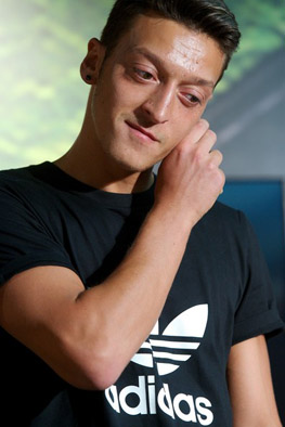 Mesut Ozil adidas