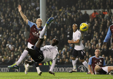 Emmanuel_Adebayor_Tottenham_Aston_Vila