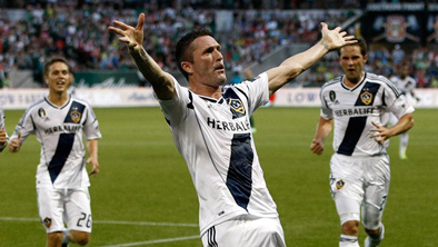 keane_celebration-pose