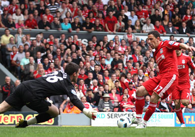Maxi Rodriguez scores goal