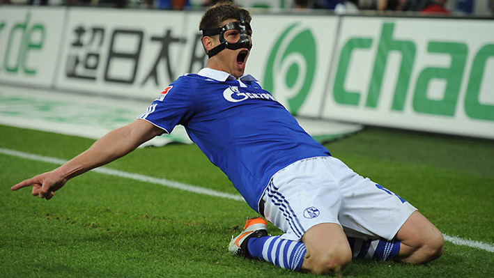 huntelaar_pose_389