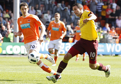 Robin_van_Persie_Blackpool_Craig _Cathcart