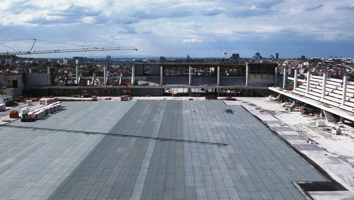 Fudbalski_teren_na_vrhu-_Stadion_Shoping_Centar