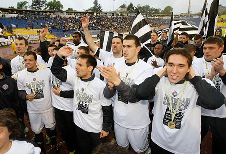 partizan_trofej_fudbaleri