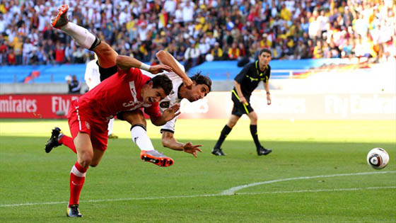 aleksandar_kolarov_i_sami_kadira_srb_nem