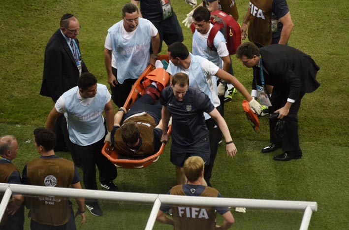 England physiotherapist Gary Lewin