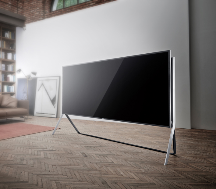 Samsung Bendable UHD TV105 inch 01