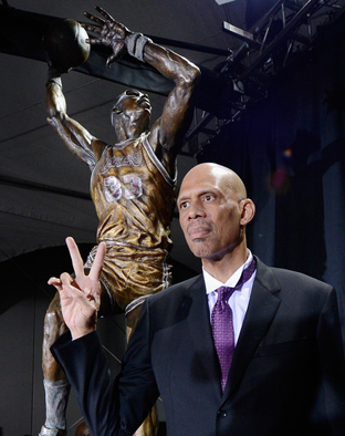 Kareem_Abdul_Jabbar_Statue