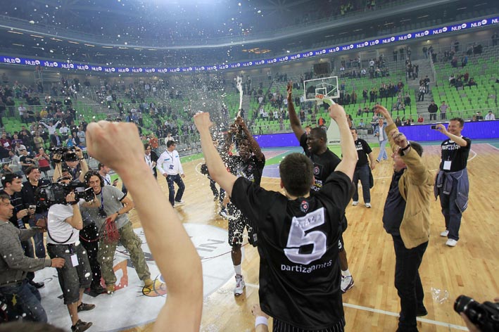 partizan_cheering-1