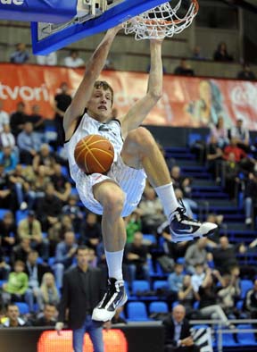 jan_veseli_zakucavanje_par_ced