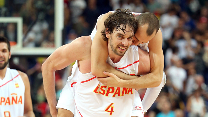 Spain celebrate win against Russia