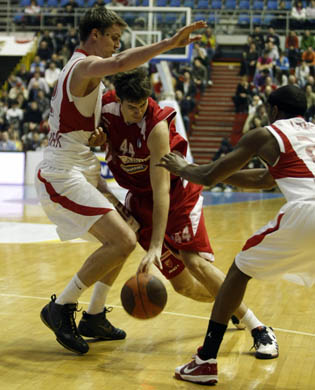 nemanja_bjelica_dribling_kkcz