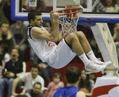 partizan_zakucavanje