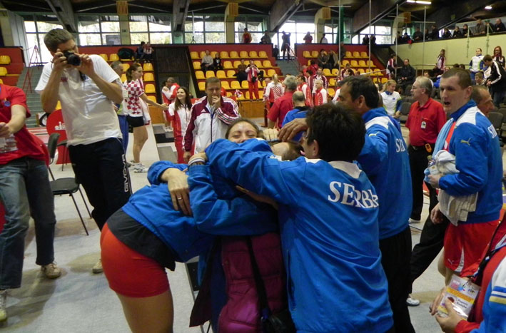 2_SANTO_U_ZAGRLJAJU_IGRACICA