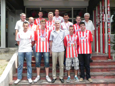 kuglasi_crvena_zvezda_bn_bos