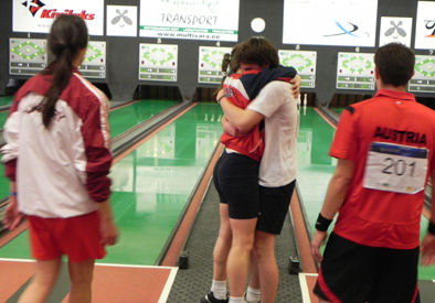 santo i ernjesi u zagrljaju posle osvajanja zlata