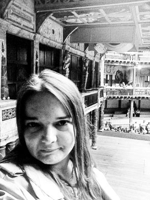 Bogdana-and-The-Globe