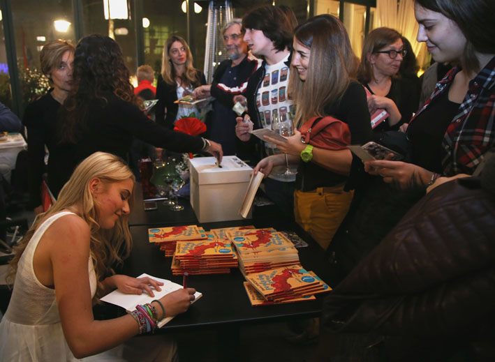 Promocija romana Pogledaj plavi avion autorka Hana Piscevic