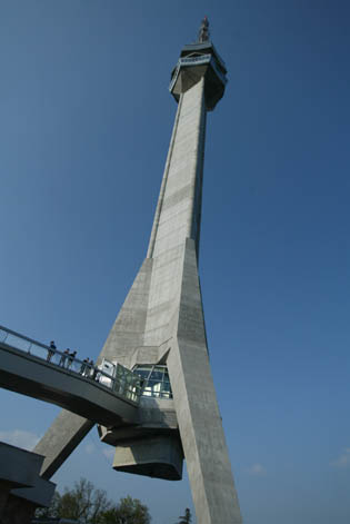 AVALA_TORANJ_USPRAVNA