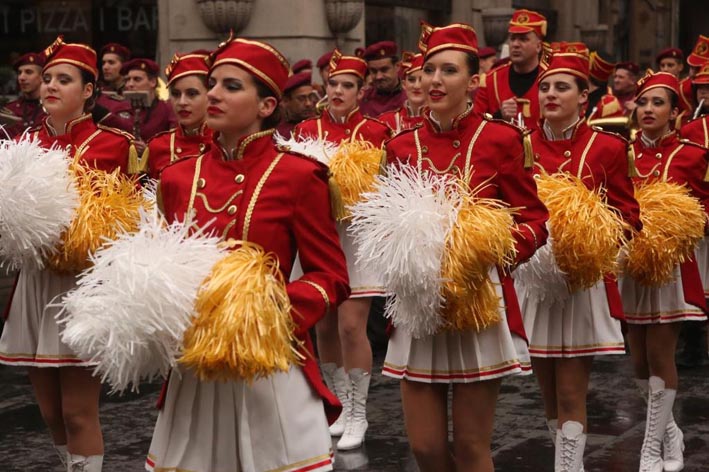 Defile mazoretkinja kroz Knez Mihailovu 1